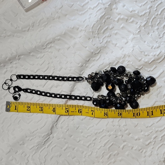 BLACK CHAIN BEADED NECKLACE / STATEMENT PIECE WITH CRYSTALS - Picture 5 of 8